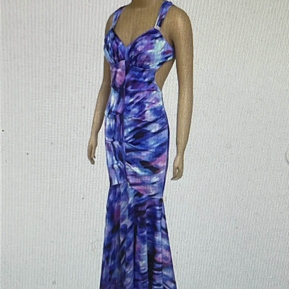 Blondie Nites satiny & sexy mermaid gown 1 - Picture 15 of 15